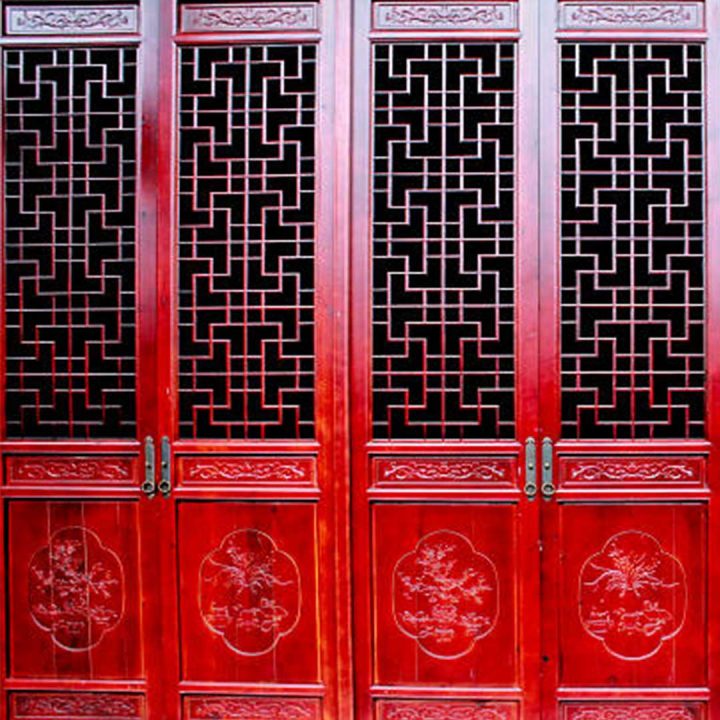 Two sets of ornate Chinese double doors